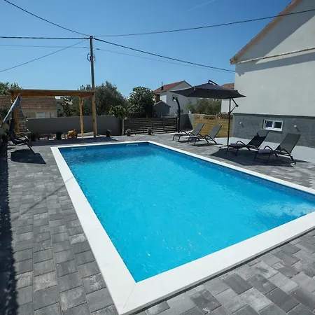 Casa Mia With Pool Vikendica