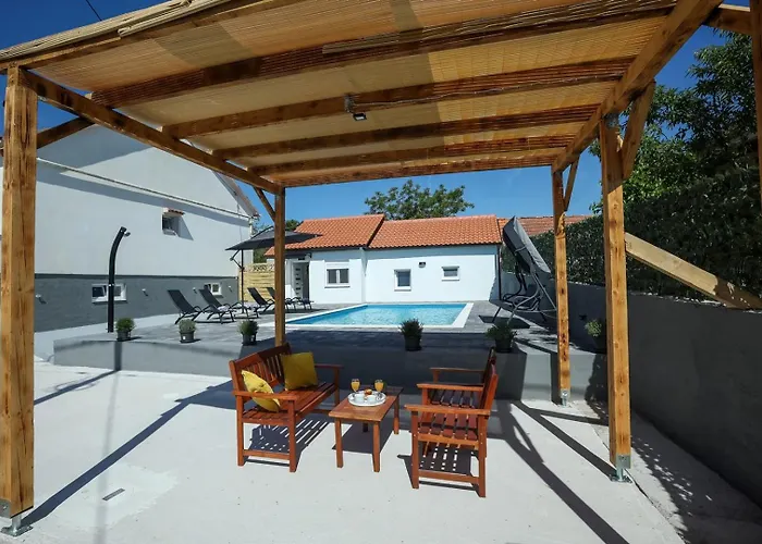 Дом отдыха Casa Mia With Pool Сукошан