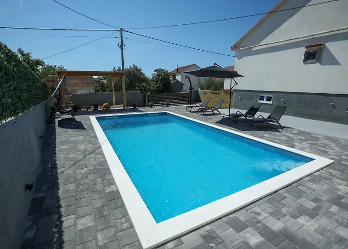 Casa Mia With Pool Vikendica