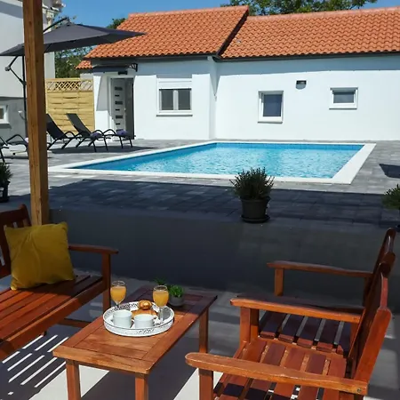 Casa Mia With Pool 펜션 *