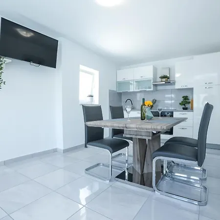 Casa Mia With Pool Sukosan