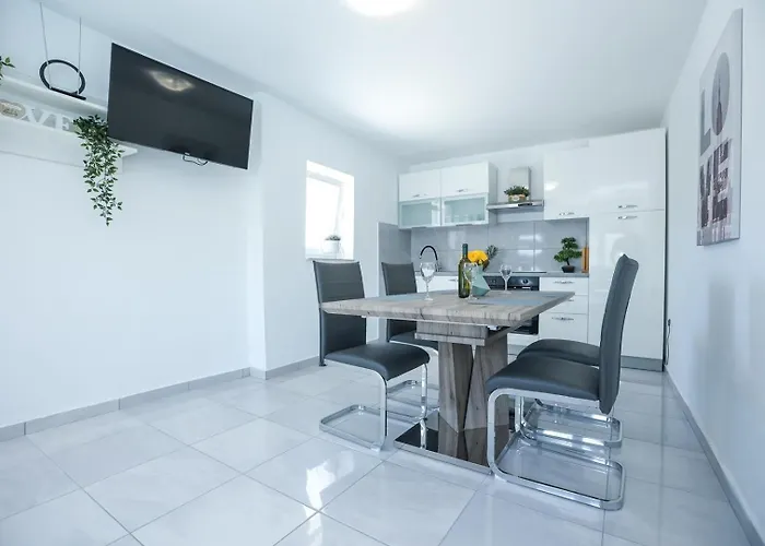 Casa Mia With Pool Sukošan