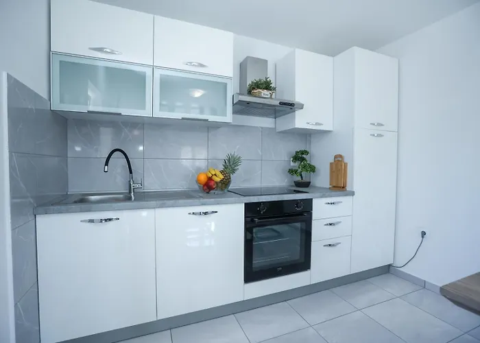 Casa Mia With Pool Holiday home Sukosan